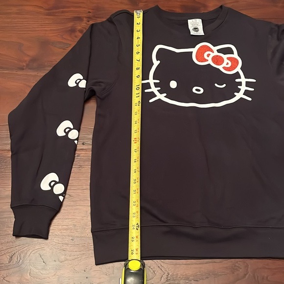 Hello Kitty Sanrio Women’s Sweatshirt - Size XSMALL - Runs Large - Picture 3 of 8